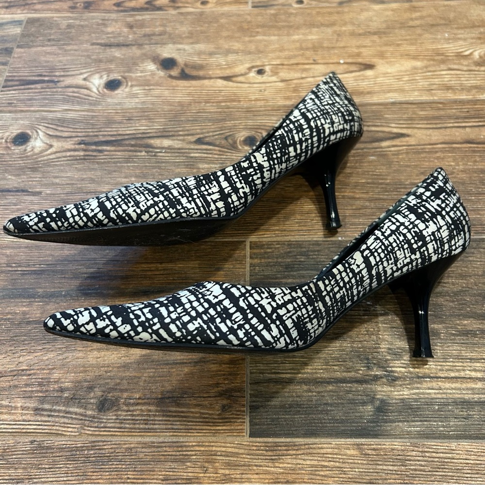 Nine West Black & White Graphic Print Heels - Size 8.5M - Picture 10 of 16